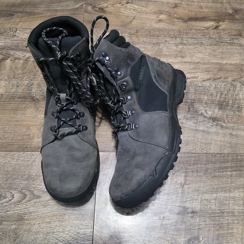Sorel gently used